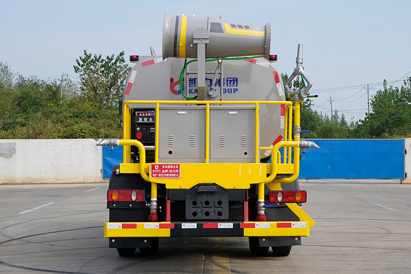 东风华神T3喷雾车（8.3方  12方）（30米雾炮）